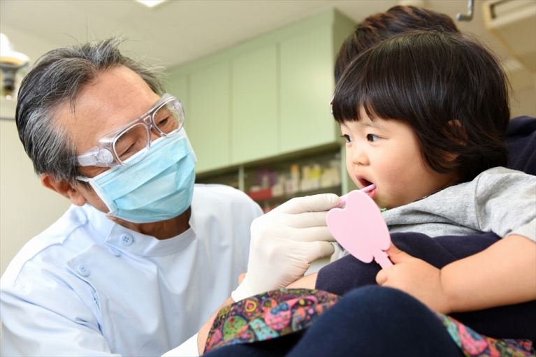 お子様が“歯医者嫌い”になる前に定期健診を習慣づけましょう
